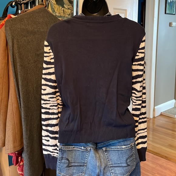 Vintage late 80’s/early 90’s navy blue zebra button up cardigan sweater - Picture 4 of 8